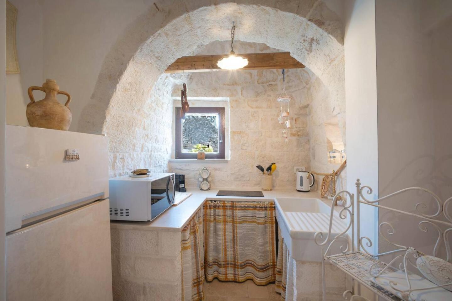 Valle D'Itria Trulli E Alcova Mikael Чистернино Экстерьер фото